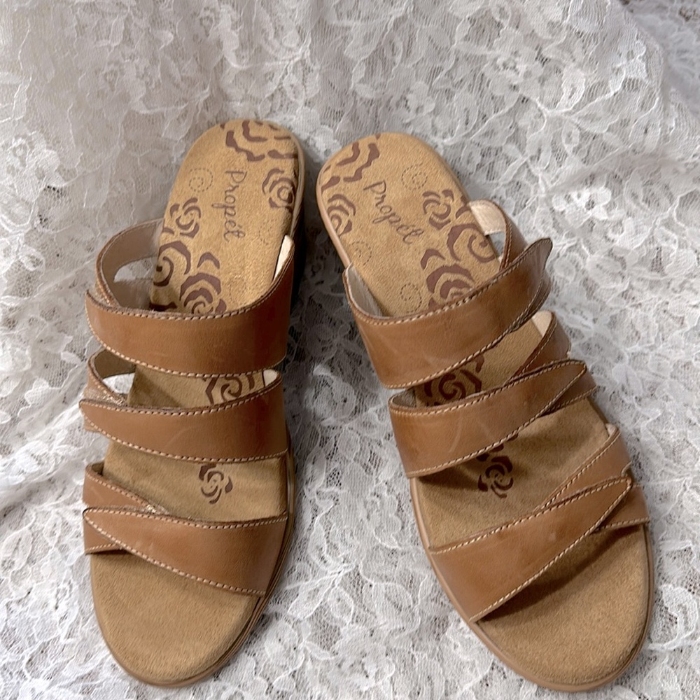 Propet NWOT Lexi wedge sandal 7.5 Wide adjustable Velcro straps VERY COMFORTABLE